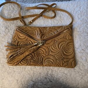 Bors In PELLE Stylish Tan Crossbody Bag with Tassel